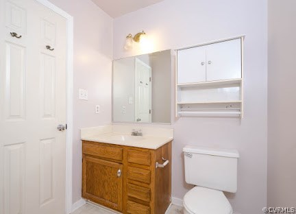 5608 Chatmoss Road Midlothian, VA 23112 - Photo 9 of 16 a bathroom with a sink toilet vanity and tub