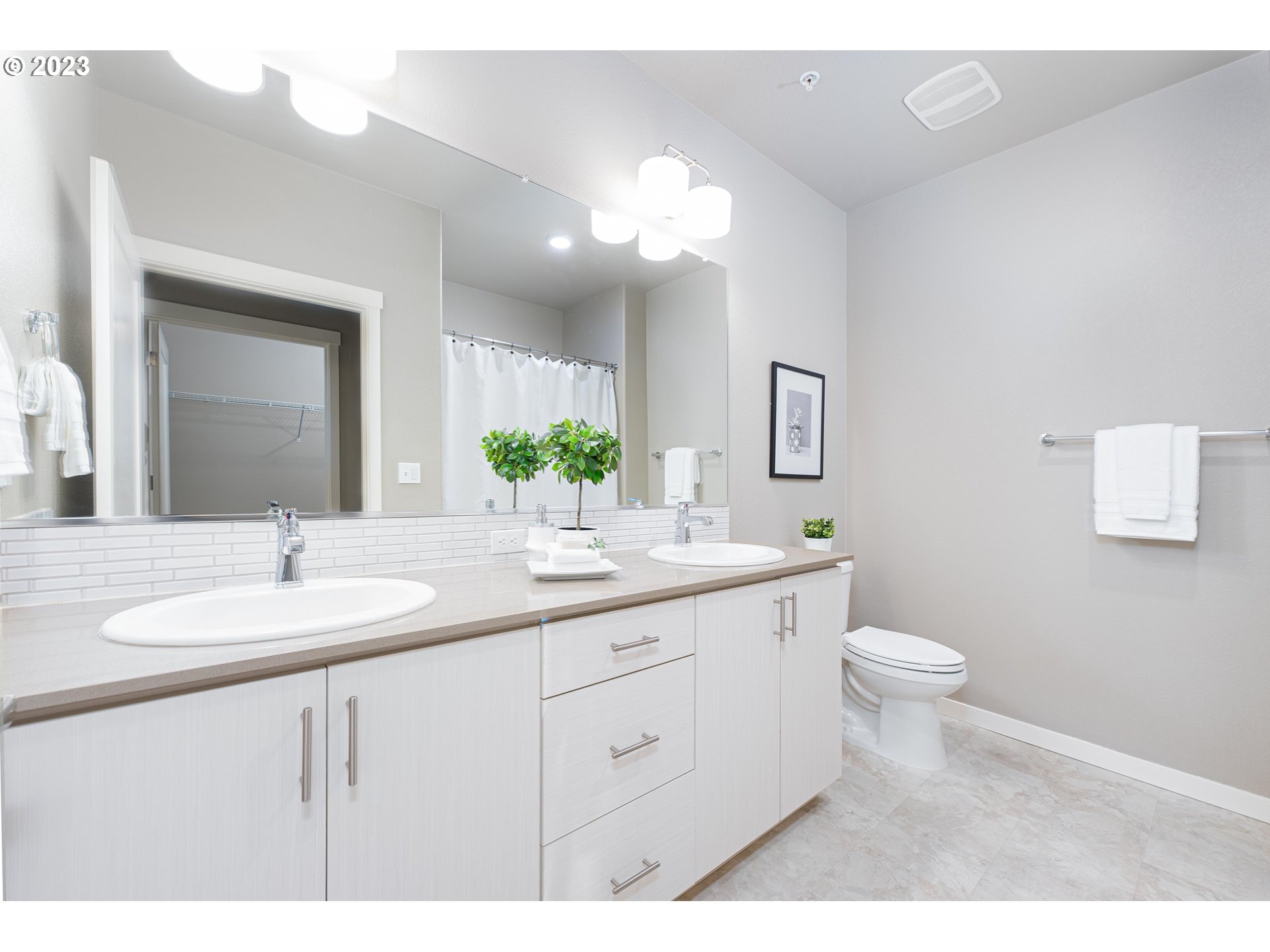 17124 Southwest Appledale Road, Unit 404 Beaverton, OR 97007 - Photo 16 of 32 Bathroom