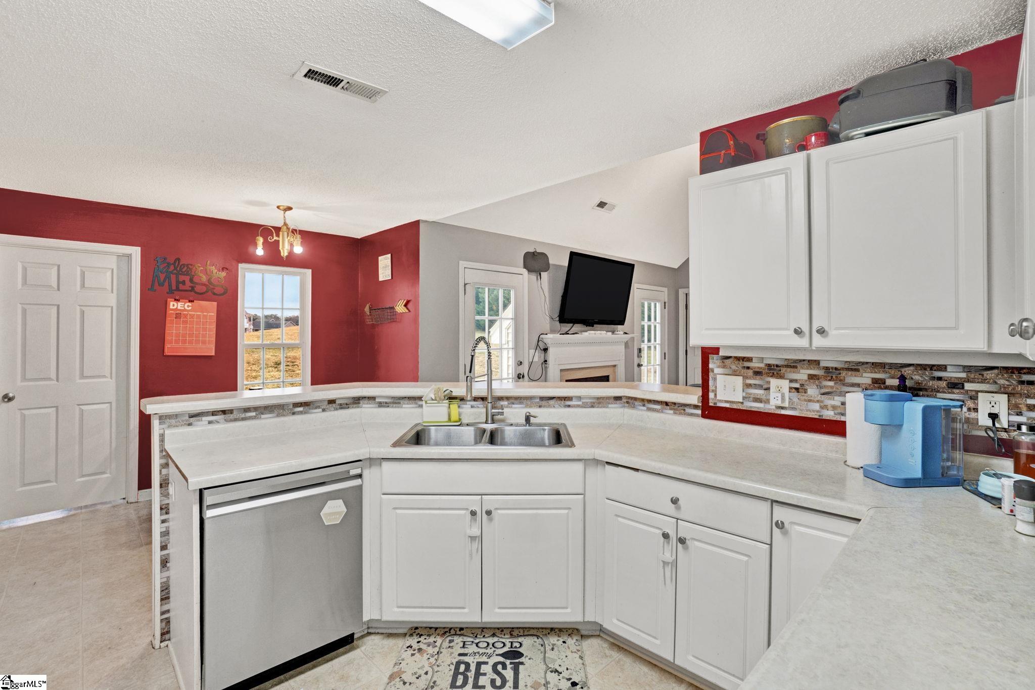 133 Hurst Avenue Anderson, SC 29625 - Photo 15 of 50