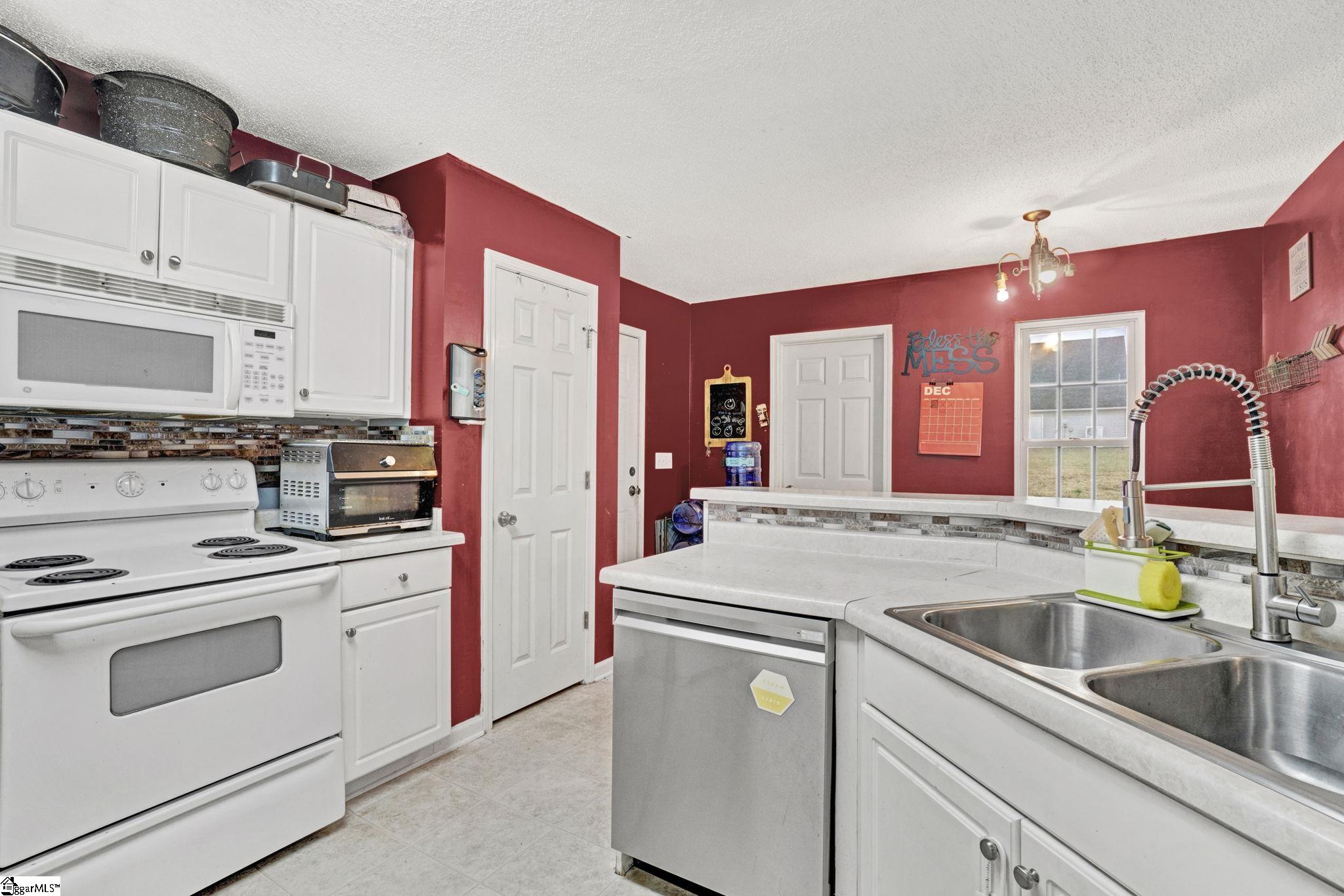 133 Hurst Avenue Anderson, SC 29625 - Photo 16 of 50