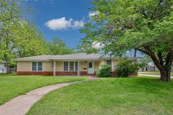 $215,000 | 1102 Fair Avenue, Gainesville, TX 76240