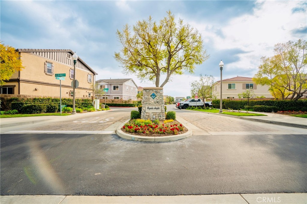 933 Madison Court Upland, CA 91784 - Photo 2 of 27