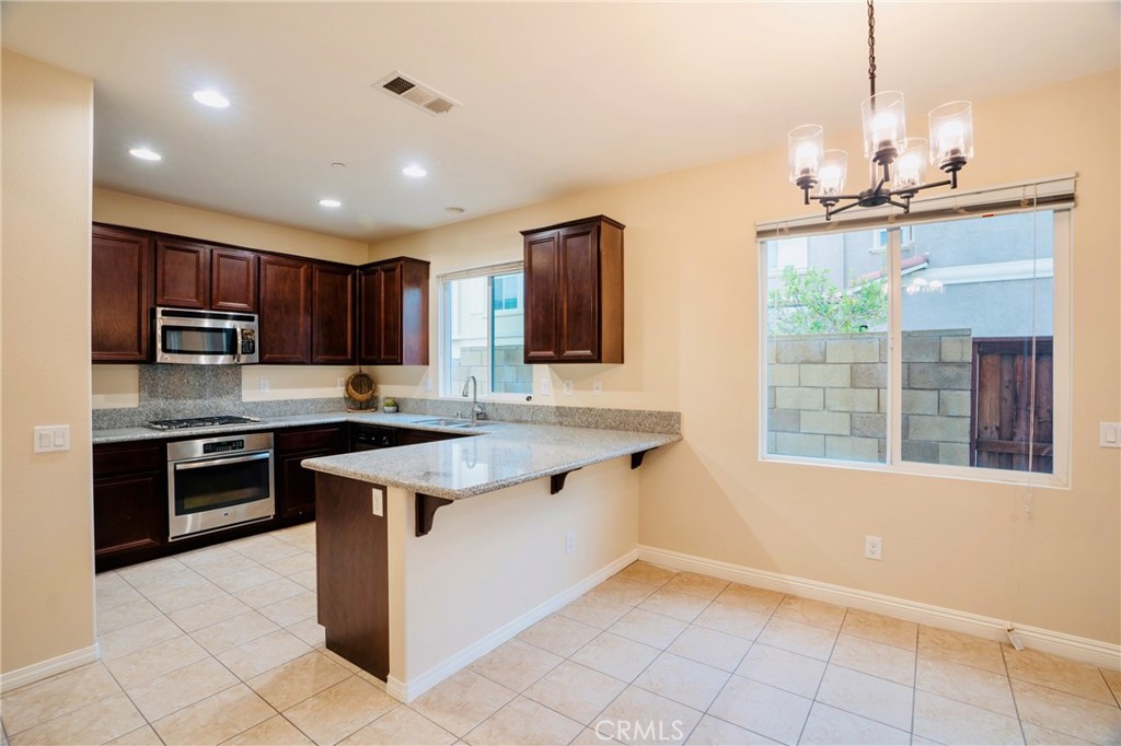 933 Madison Court Upland, CA 91784 - Photo 7 of 27