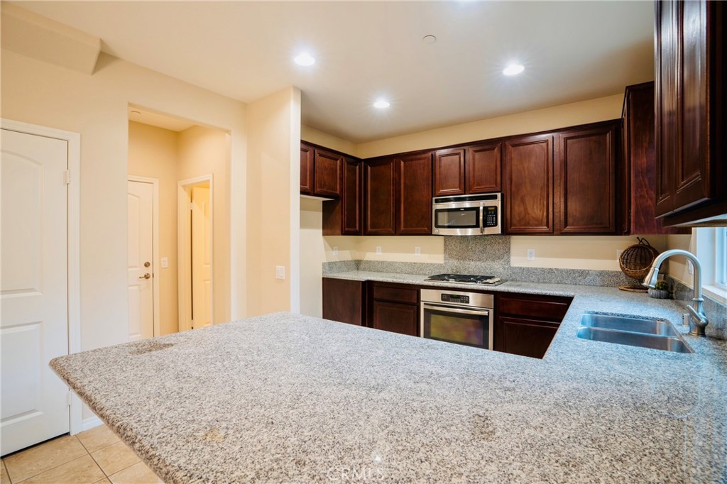 933 Madison Court Upland, CA 91784 - Photo 9 of 27