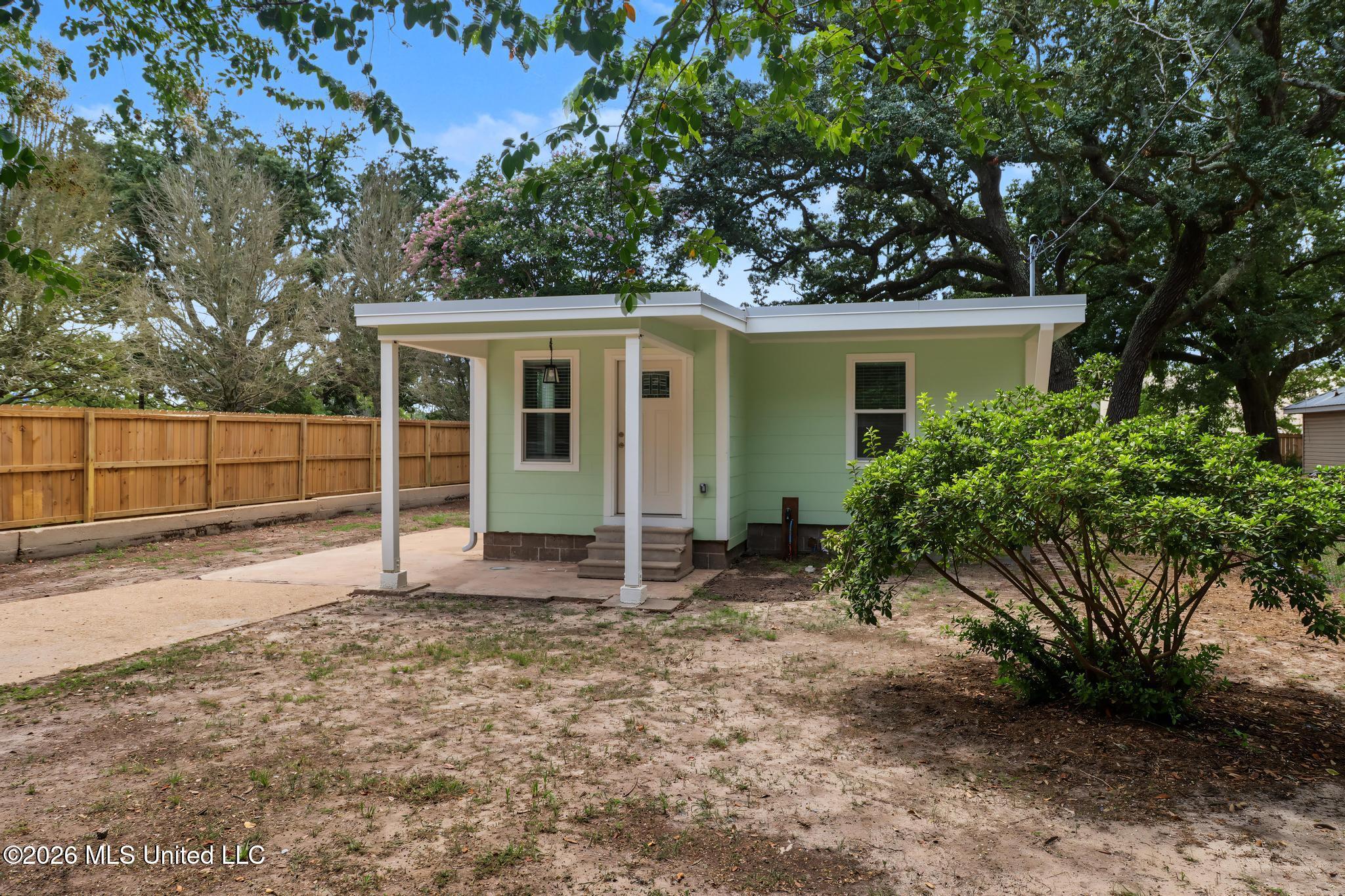 317 Nelson Road Biloxi, MS 39531 - Photo 9 of 12 IMG_4029