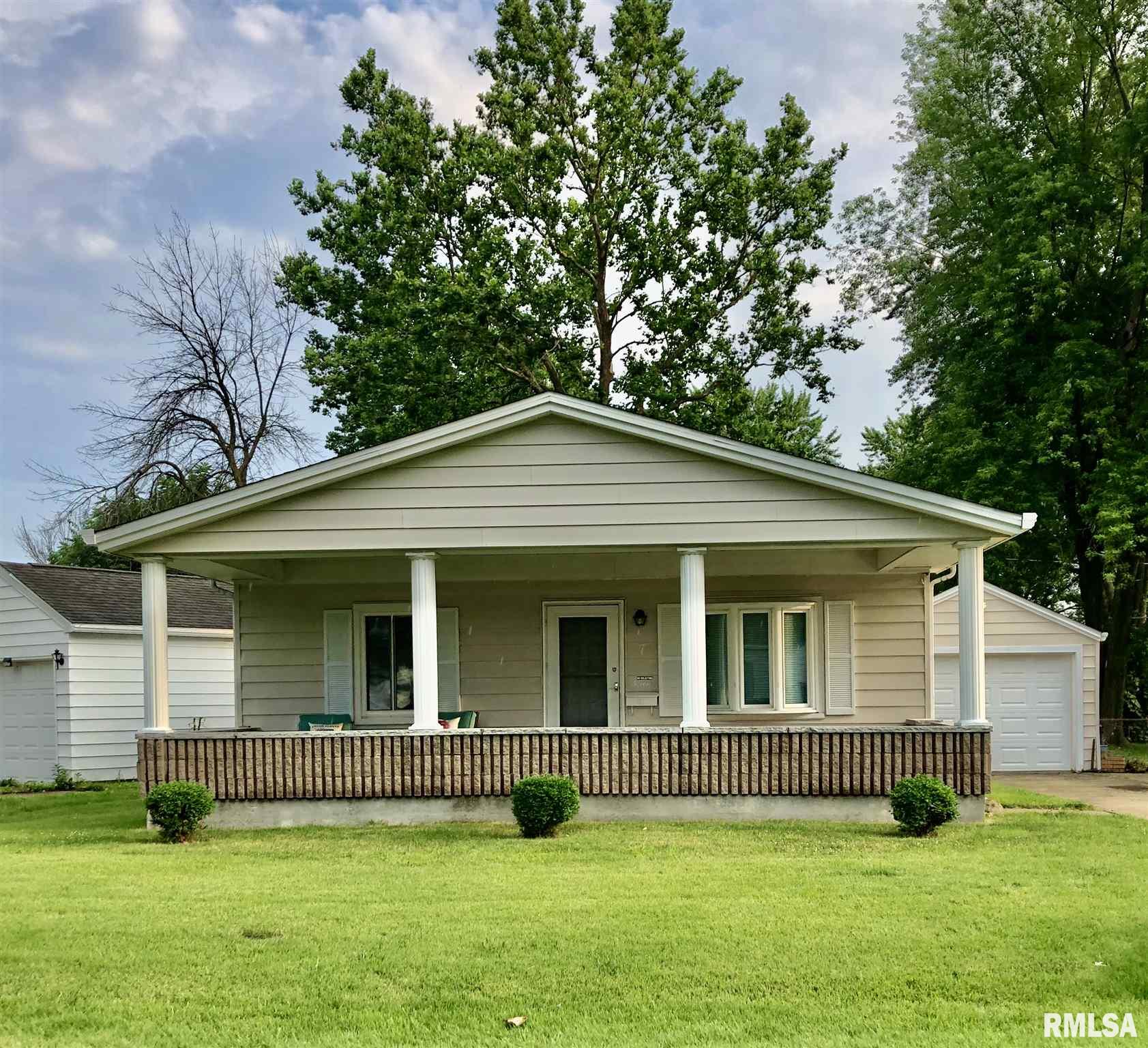 7 Hedge Drive Springfield, IL 62702 - Photo 1 of 24 Gallery Image 1