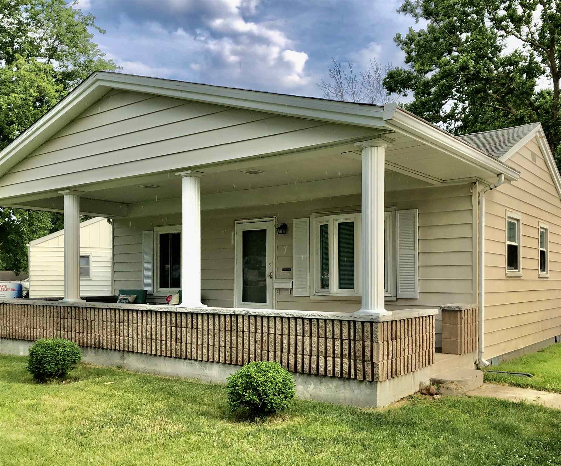 7 Hedge Drive Springfield, IL 62702 - Photo 2 of 24 Gallery Image 2
