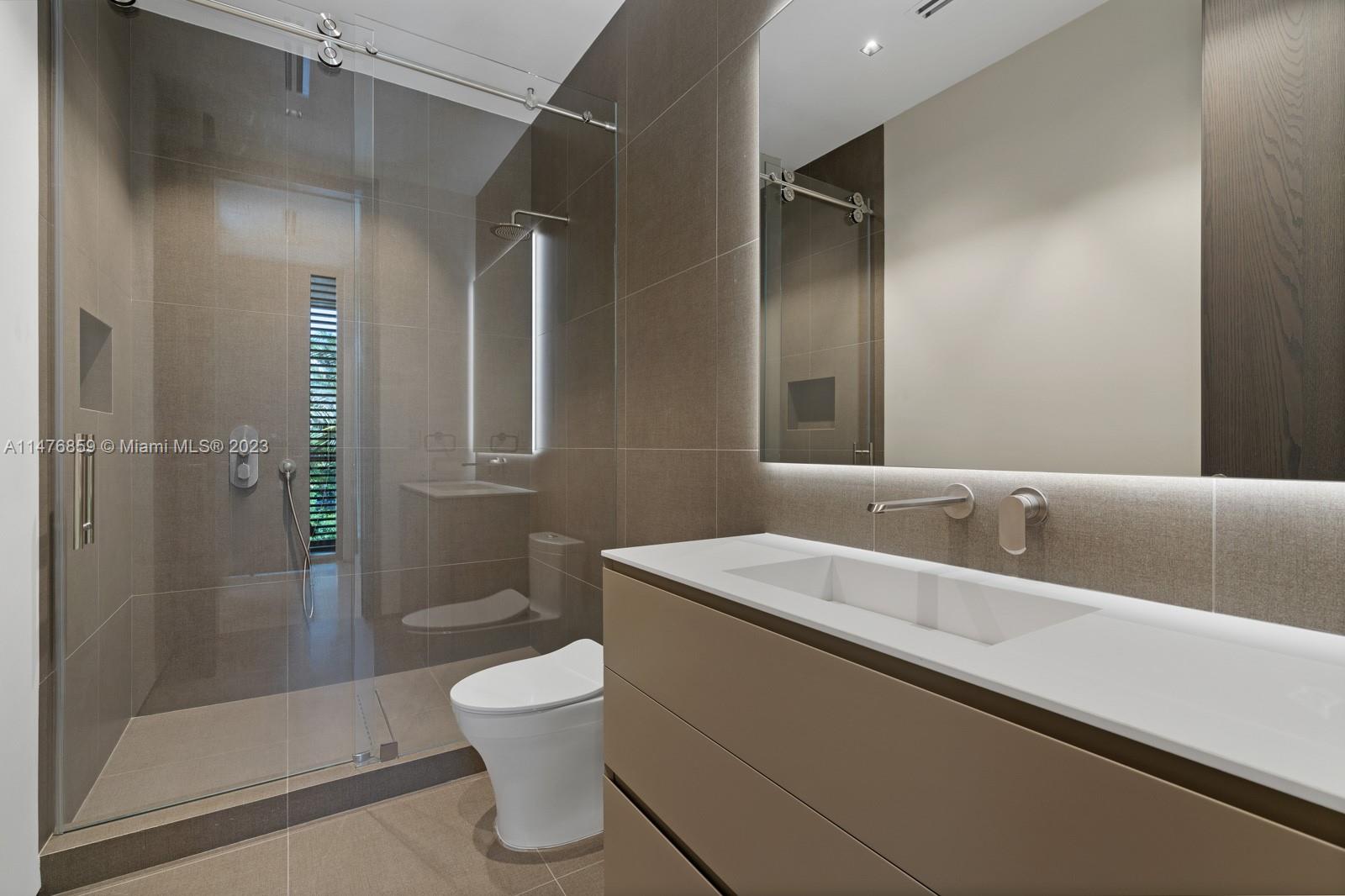 40 Palm Avenue Miami Beach, FL 33139 - Photo 24 of 62 a bathroom with a toilet sink and shower
