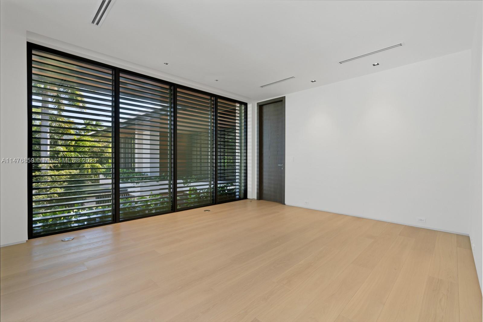 40 Palm Avenue Miami Beach, FL 33139 - Photo 40 of 62 a view of an empty room with a window