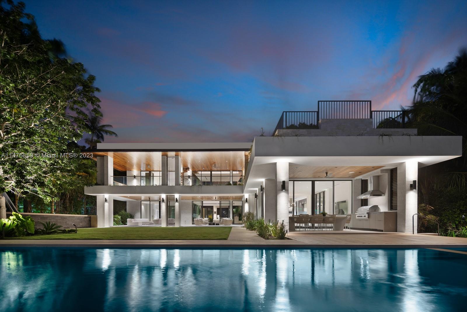 40 Palm Avenue Miami Beach, FL 33139 - Photo 58 of 62 a front view of a house with a lake view