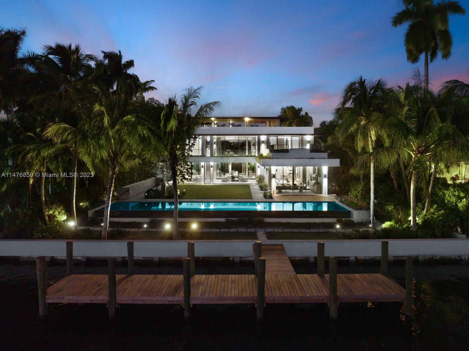 40 Palm Avenue Miami Beach, FL 33139 - Photo 59 of 62 a view of a chairs and table in a patio