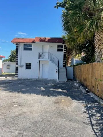 $1,700 | 302 North Tamarind Avenue, West Palm Beach, FL 33401