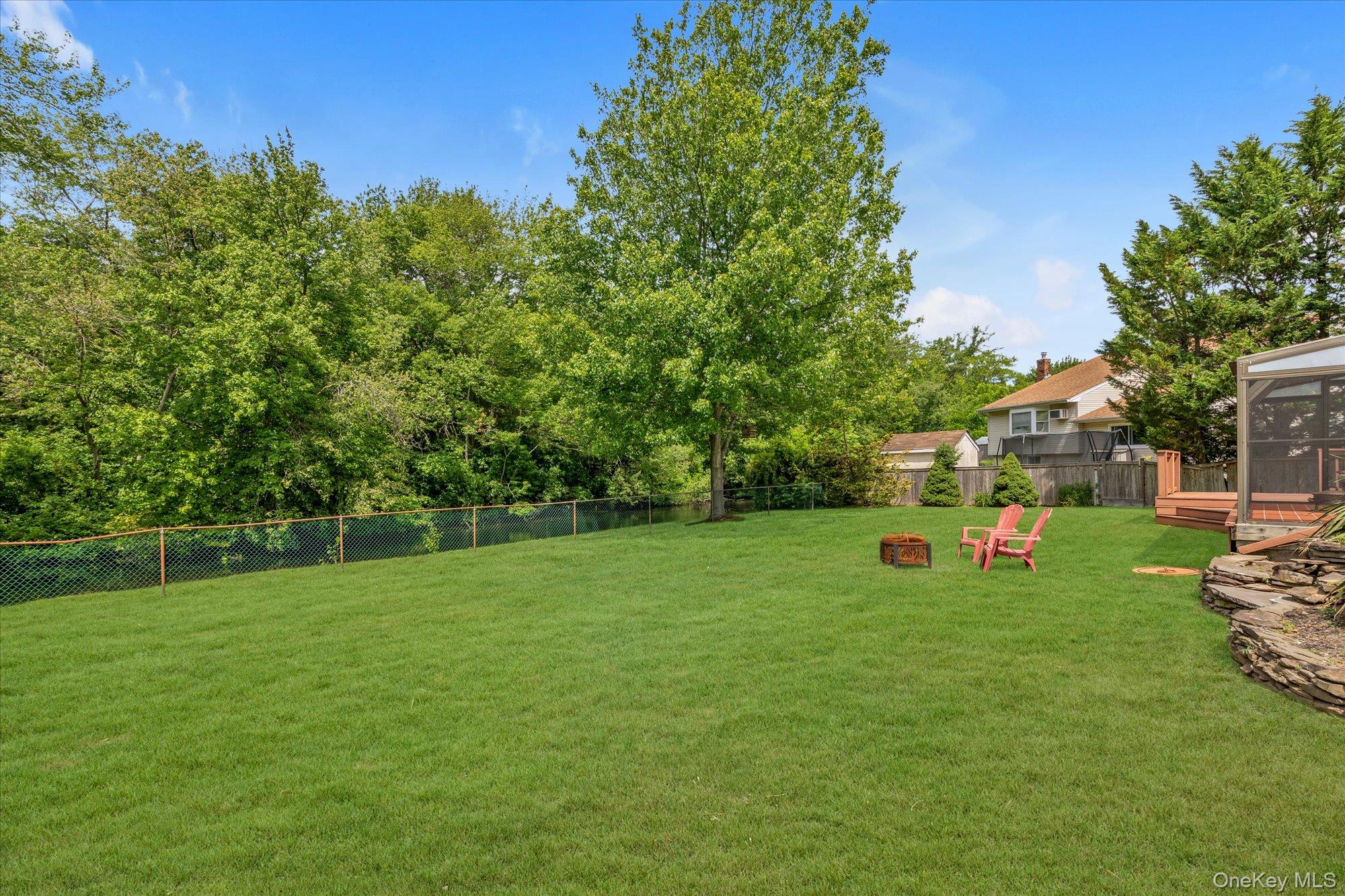 7 Freedom Court Babylon, NY 11702 - Photo 23 of 29