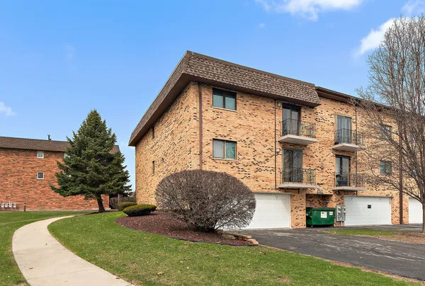 $234,900 | 15724 Brassie Court, Unit 2N, Orland Park, IL 60462