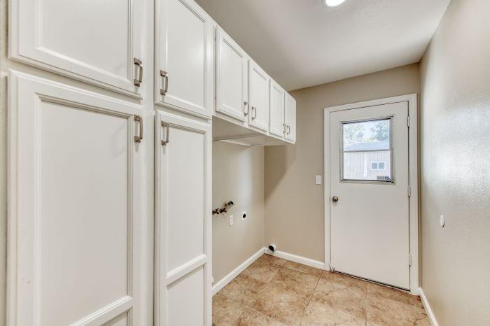 6153 Big Oak Road Sanger, CA 93657 - Photo 19 of 23 a view of an front door