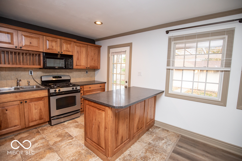 3015 Lucas Way Columbus, IN 47203 - Photo 17 of 54