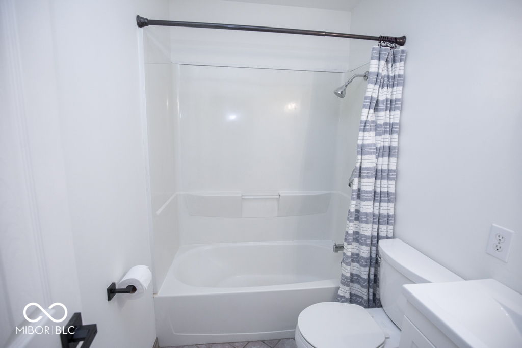 3015 Lucas Way Columbus, IN 47203 - Photo 43 of 54