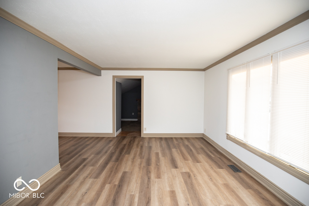 3015 Lucas Way Columbus, IN 47203 - Photo 9 of 54