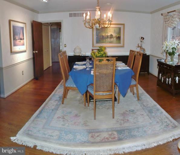 7 Rises Court Lutherville-Timonium, MD 21093 - Photo 3 of 29 Dining Room