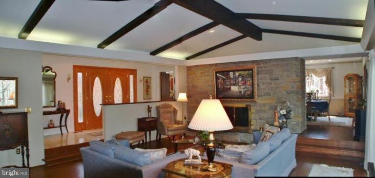 7 Rises Court Lutherville-Timonium, MD 21093 - Photo 7 of 29 Living Room