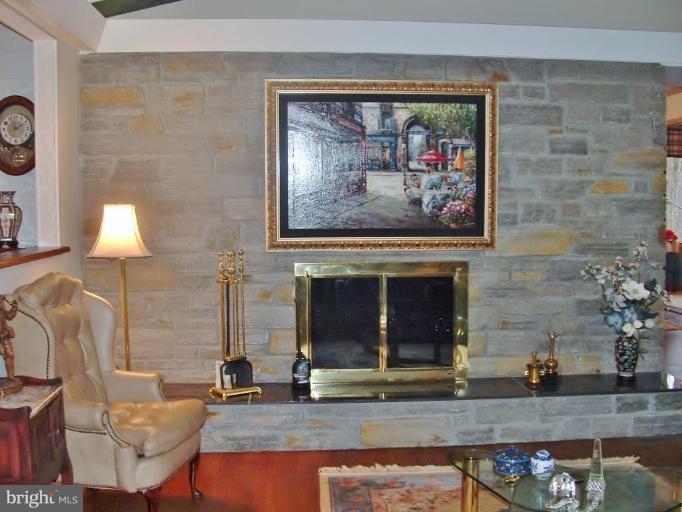 7 Rises Court Lutherville-Timonium, MD 21093 - Photo 8 of 29 Fireplace