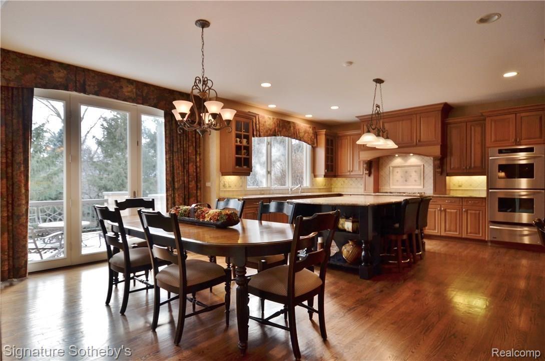 860 Palms Road Bloomfield Hills, MI 48304 - Photo 15 of 44 11 informal dining to kitchen 3.JPG