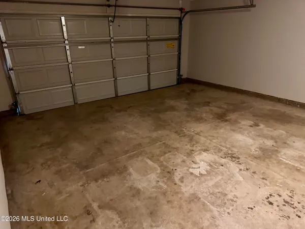 $1,595 | 1696 Cherry Creek Drive, Southaven, MS 38671