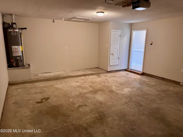 $1,595 | 1696 Cherry Creek Drive, Southaven, MS 38671