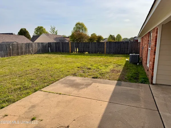 $1,595 | 1696 Cherry Creek Drive, Southaven, MS 38671