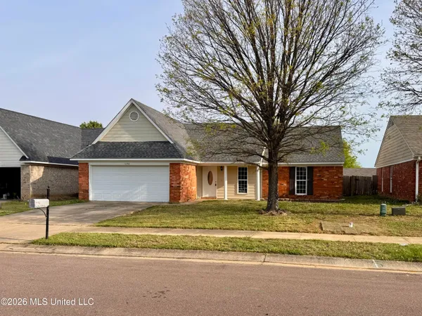 $1,595 | 1696 Cherry Creek Drive, Southaven, MS 38671