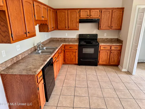 $1,595 | 1696 Cherry Creek Drive, Southaven, MS 38671