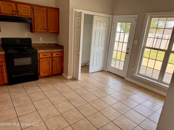 $1,595 | 1696 Cherry Creek Drive, Southaven, MS 38671