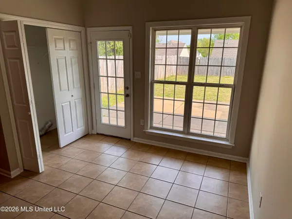 $1,595 | 1696 Cherry Creek Drive, Southaven, MS 38671