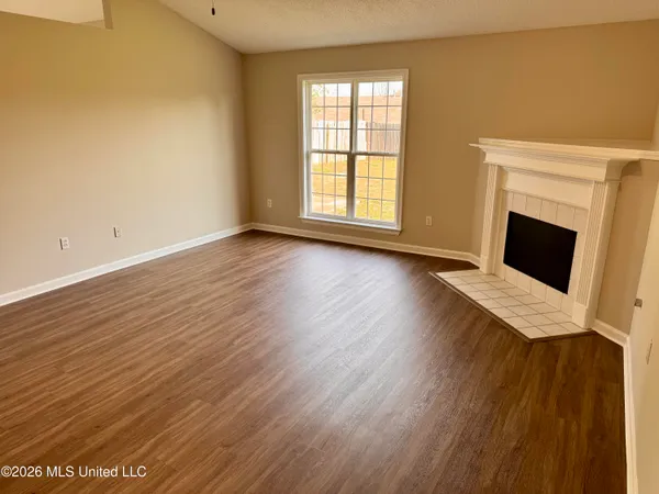 $1,595 | 1696 Cherry Creek Drive, Southaven, MS 38671