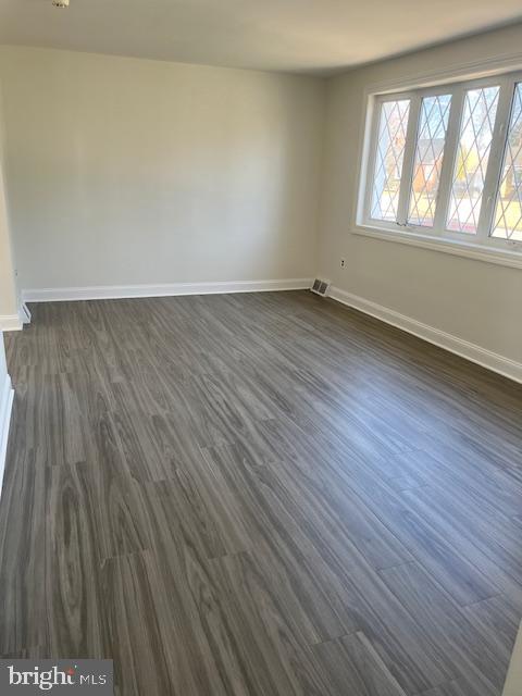 12006 Elmore Road Philadelphia, PA 19154 - Photo 3 of 8 Living Room