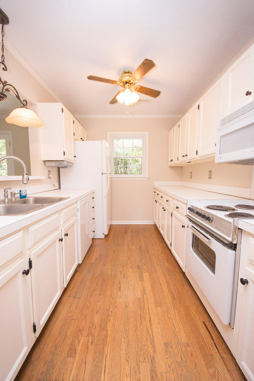 404 Hamlet Road Summerville, SC 29485 - Photo 8 of 19 hamlet-12