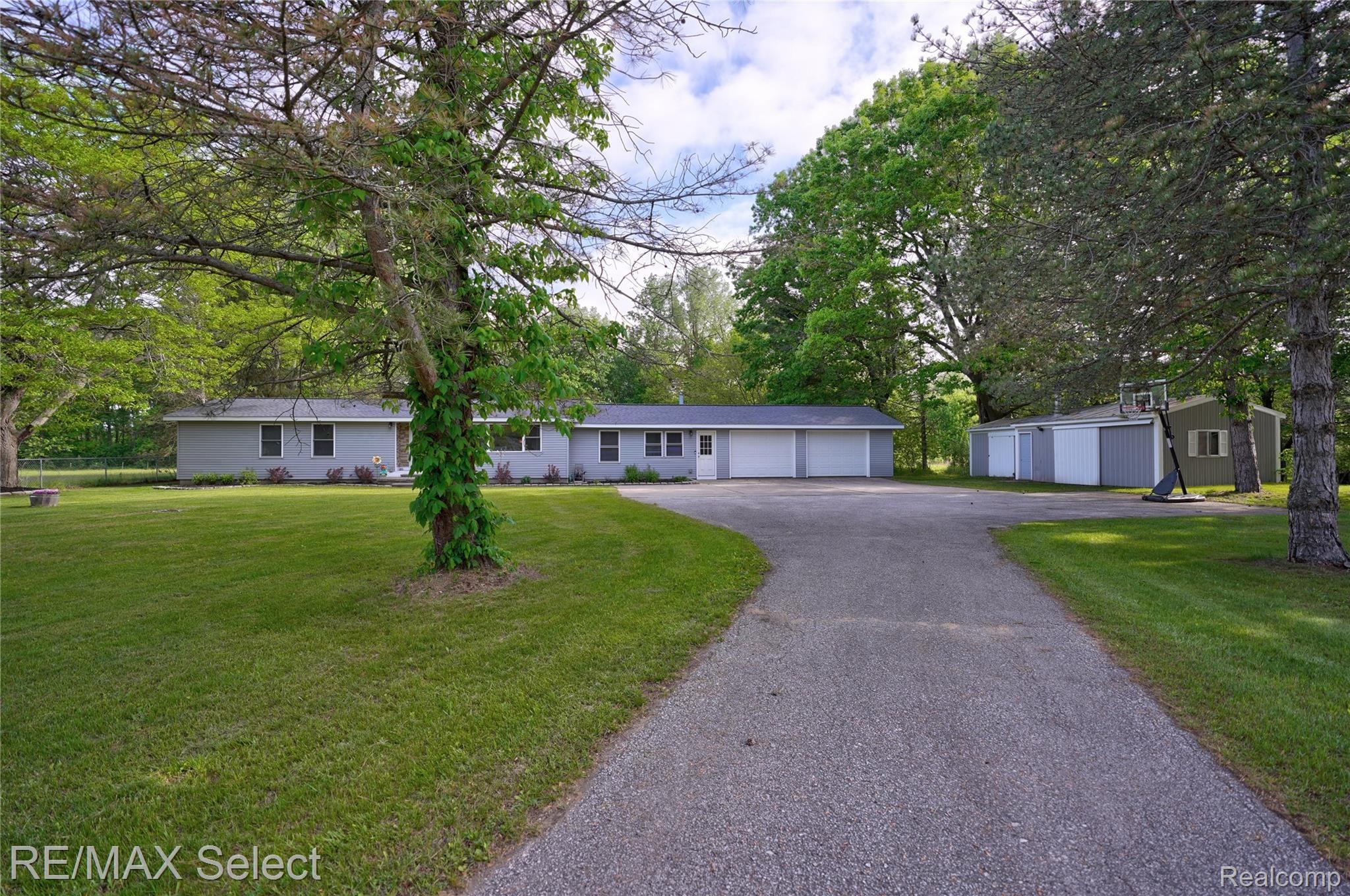 2483 Curtis Road Birch Run, MI 48415 - Photo 3 of 55 2483 E Curtis Road 06.jpg
