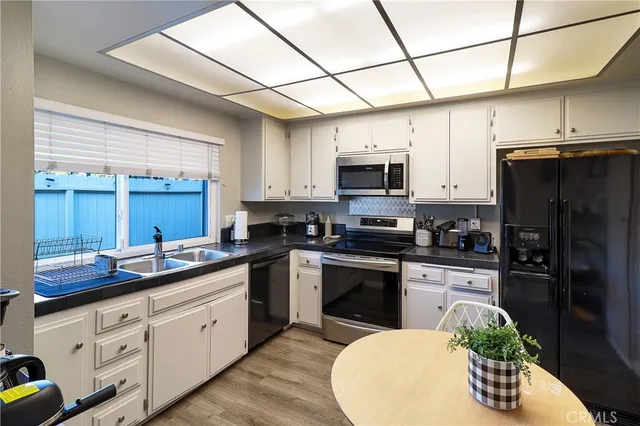 $650,000 | 1318 Victoria Drive, Unit B, Fullerton, CA 92831