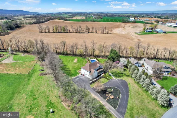$899,000 | 7 Beverly Court, Carlisle, PA 17015