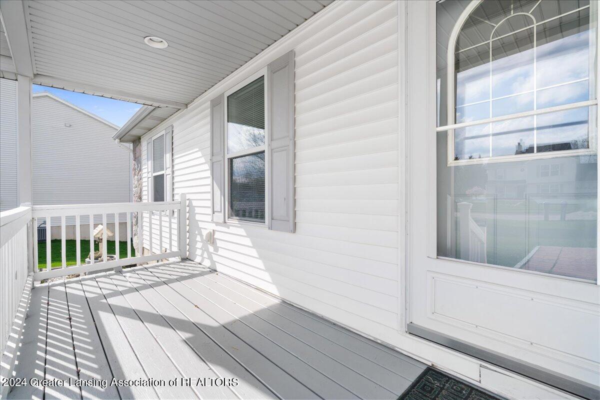 3920 Keller Road Holt, MI 48842 - Photo 4 of 36 06-Media Jett-37
