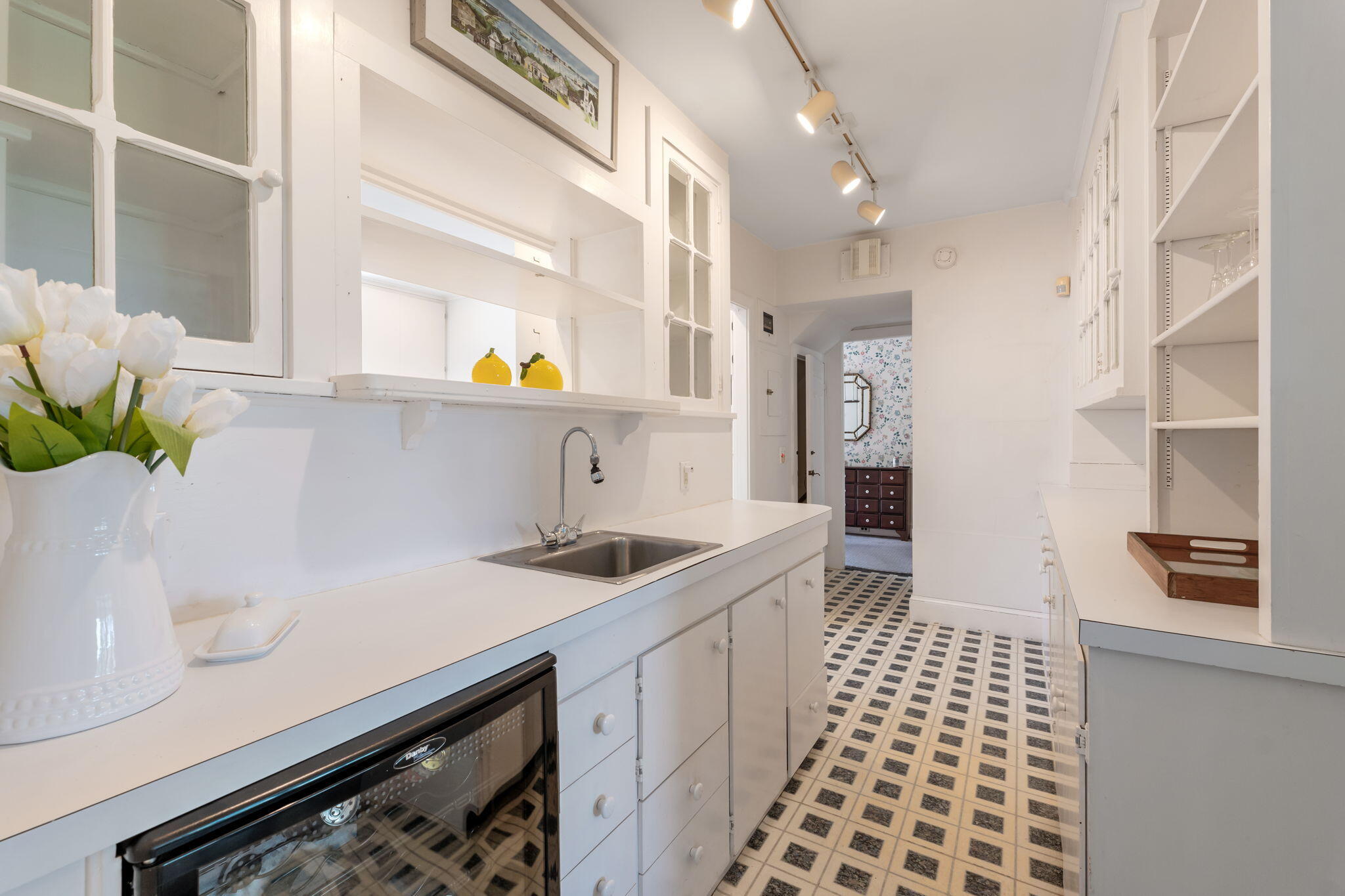 32 Chapoquoit Road Falmouth, MA 02540 - Photo 23 of 50 Wet bar -pantry