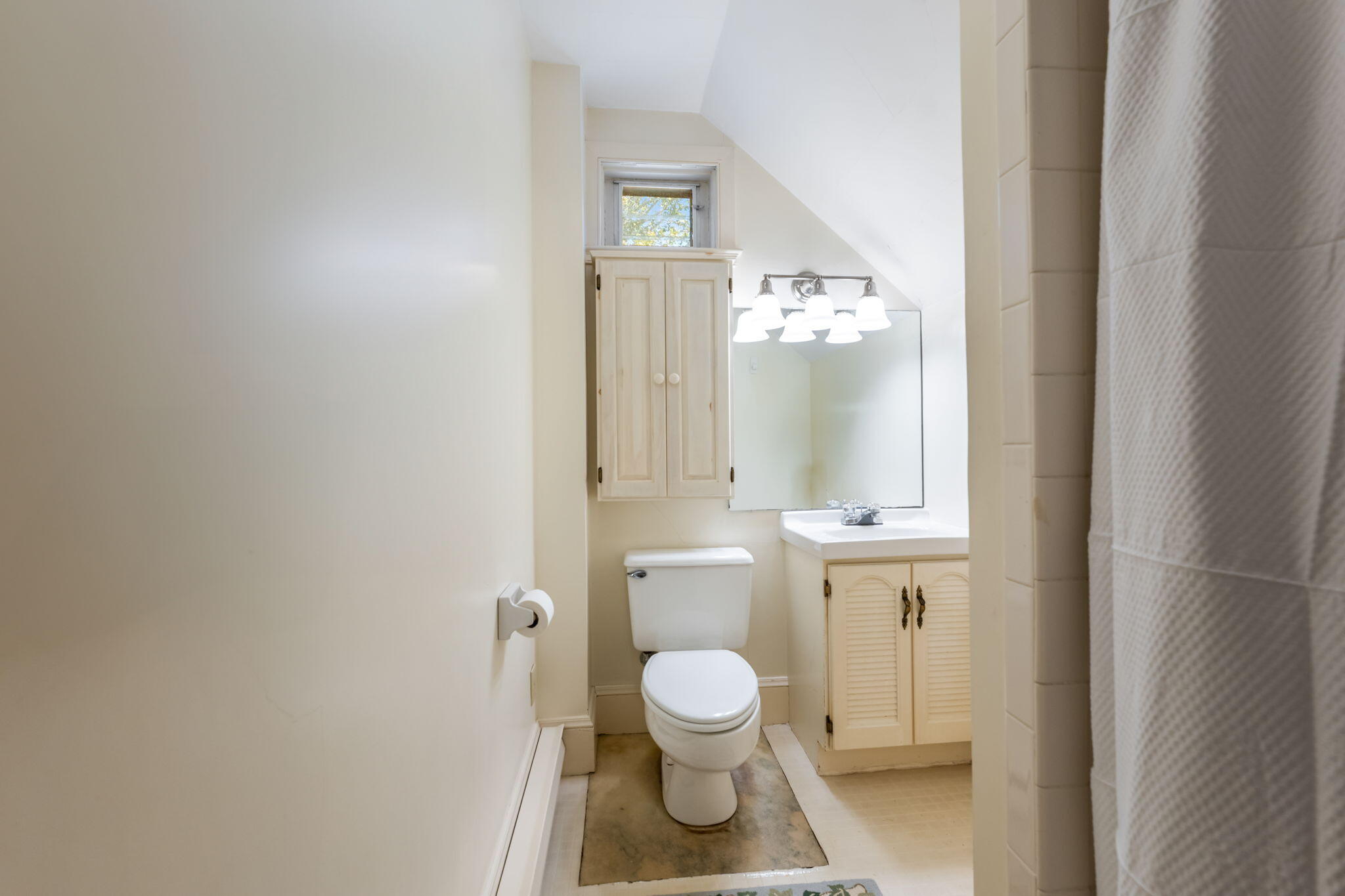32 Chapoquoit Road Falmouth, MA 02540 - Photo 32 of 50 bathrm - 2nd floor