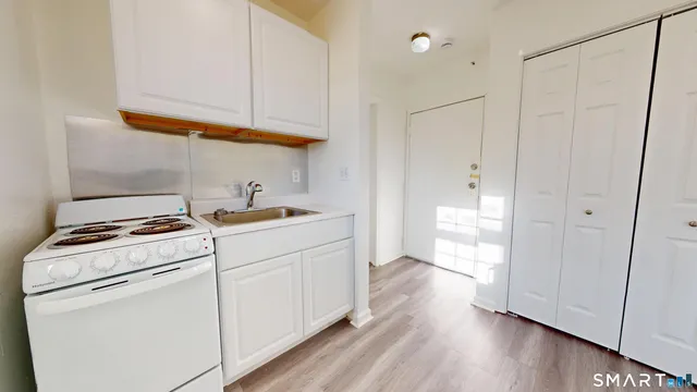 $1,395 | 666 Main Street, Unit C4, Middletown, CT 06457