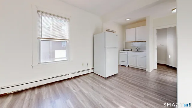 $1,395 | 666 Main Street, Unit C4, Middletown, CT 06457