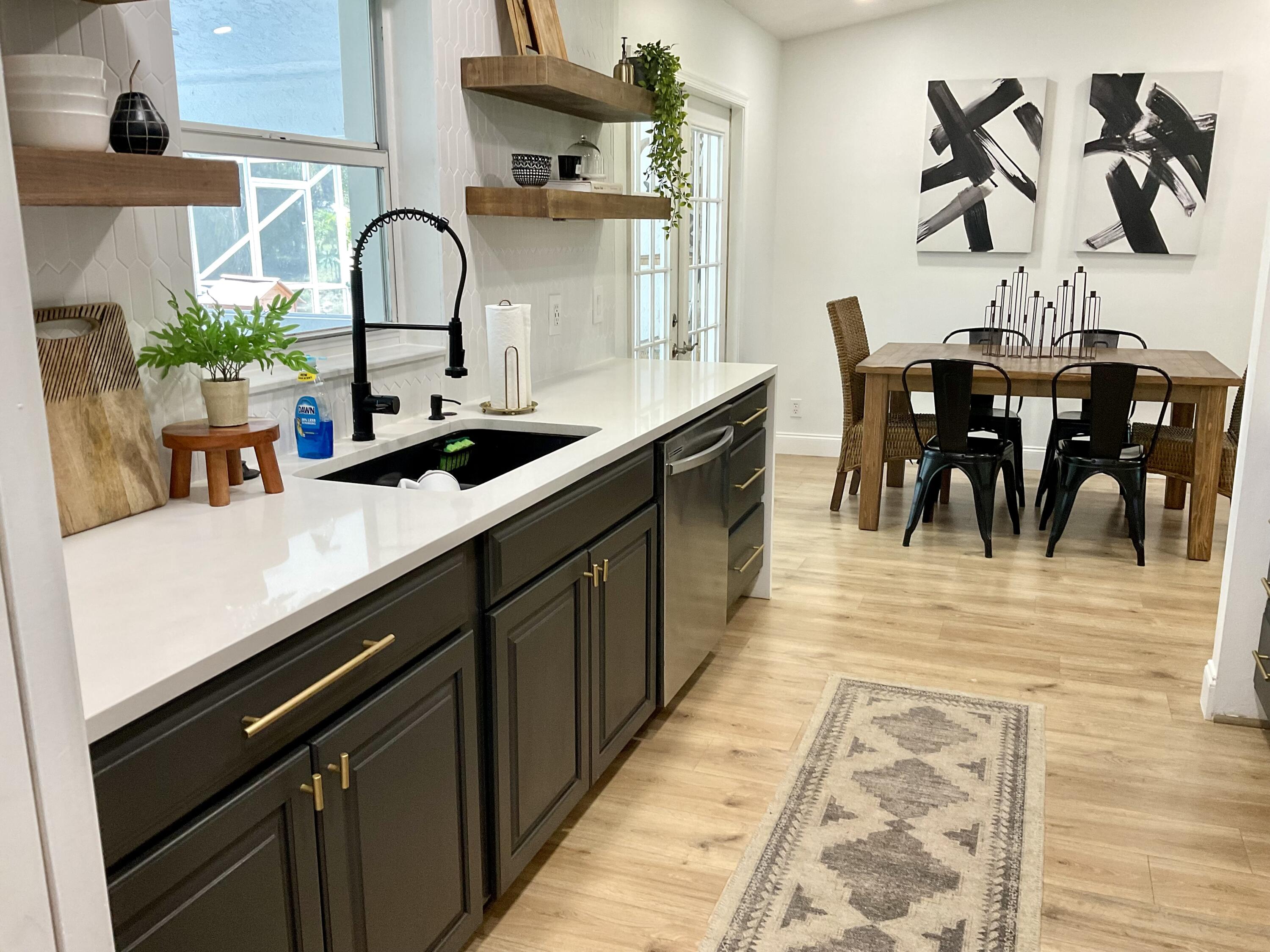 Kitchen / Dining Area