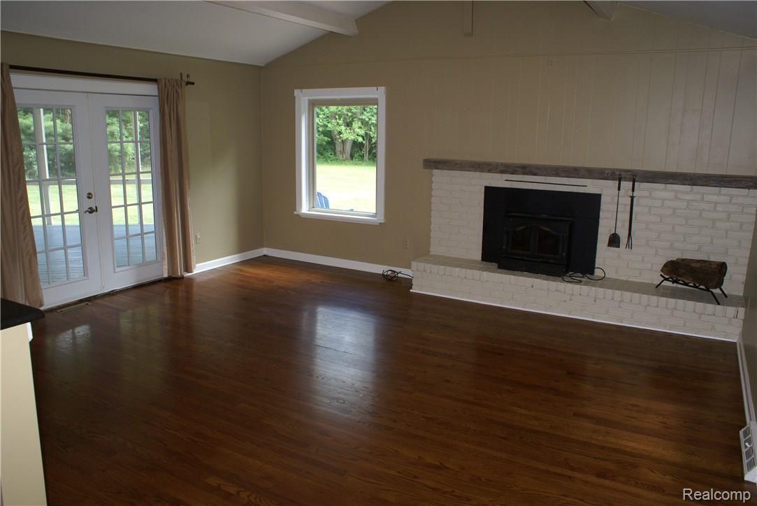 3155 Stanton Road Lake Orion, MI 48362 - Photo 4 of 24 DSC06296.JPG