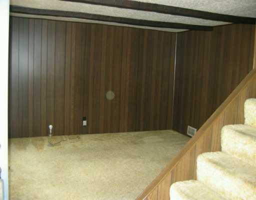 318 South Fourth Street Apollo, PA 15613 - Photo 2 of 8 Living Room.