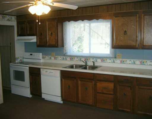 318 South Fourth Street Apollo, PA 15613 - Photo 4 of 8 Kitchen.