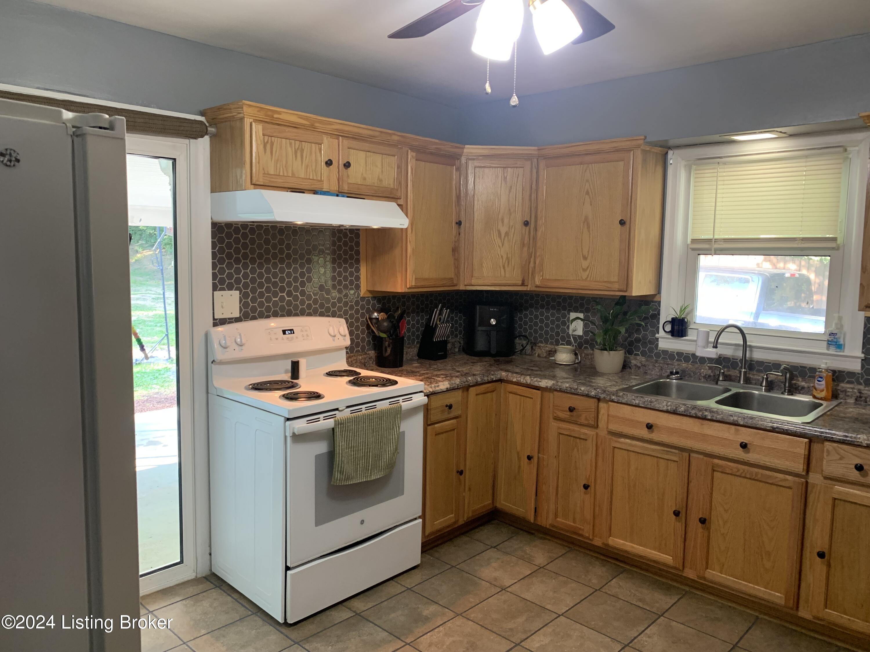 185 Graefenburg Road Waddy, KY 40076 - Photo 7 of 23 IMG_0518 (1)