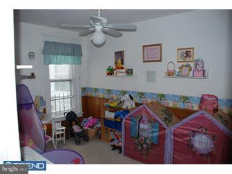 348 Spring Street Reading, PA 19601 - Photo 11 of 12 Gallery Image 11